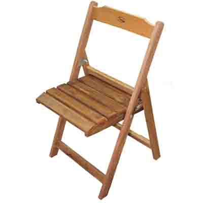 Cadeira de madeira dobravel na região Barra da tijuca